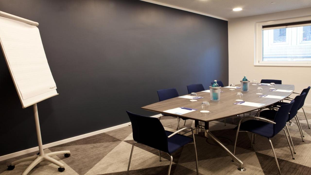 Holiday Inn Express Bochum By Ihg Екстер'єр фото